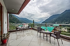 Snow Bloom Resort, Manali