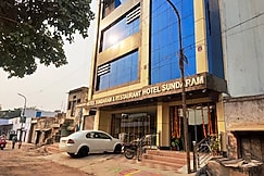 Hotel Sundram- 100 Meter From Railway Station, Shikohabad