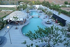 The Emerald Club, Kalavad