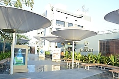 The Emerald Club, Khirasara