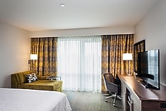 Hampton Inn & Suites by Hilton Seattle/Northgate, Seattle