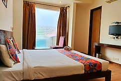 THE GOLDEN GATE HOTEL & BANQUET, Noida