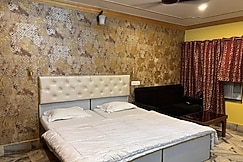 Hotel Saraswati, Mughal Sarai