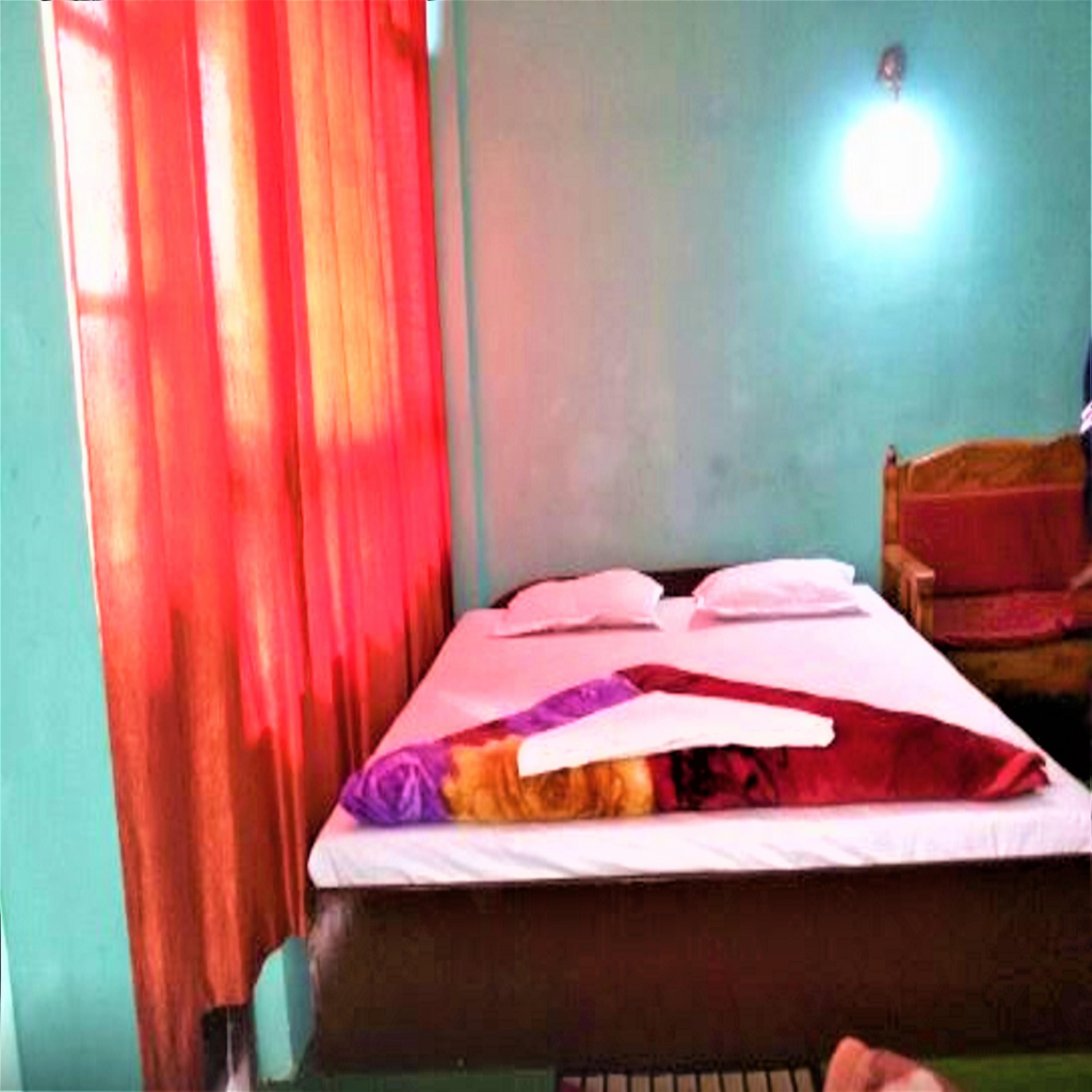 Mall Point Guesthouse (Double Bedded Room) - Tap to explore photos