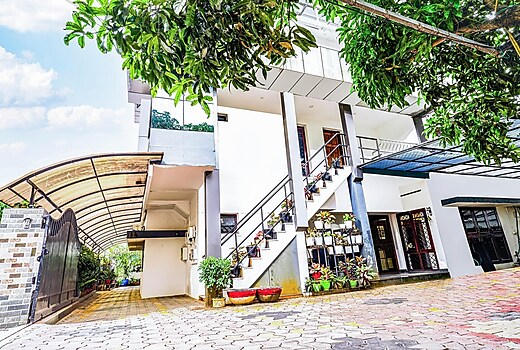 Anies Garden | Rooms in a Homestay