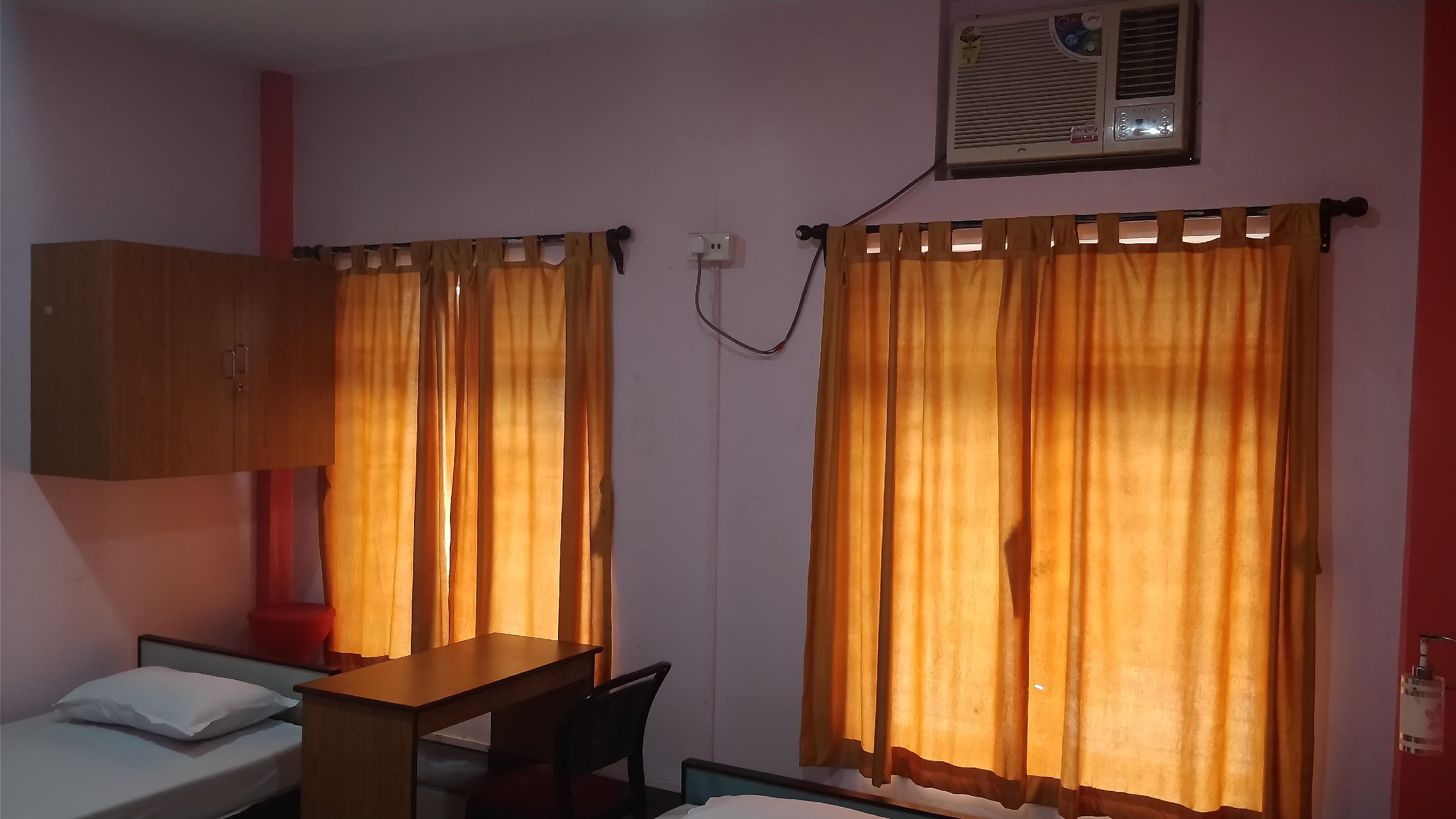 Room for Three in a Guest House in Garia - Tap to explore photos