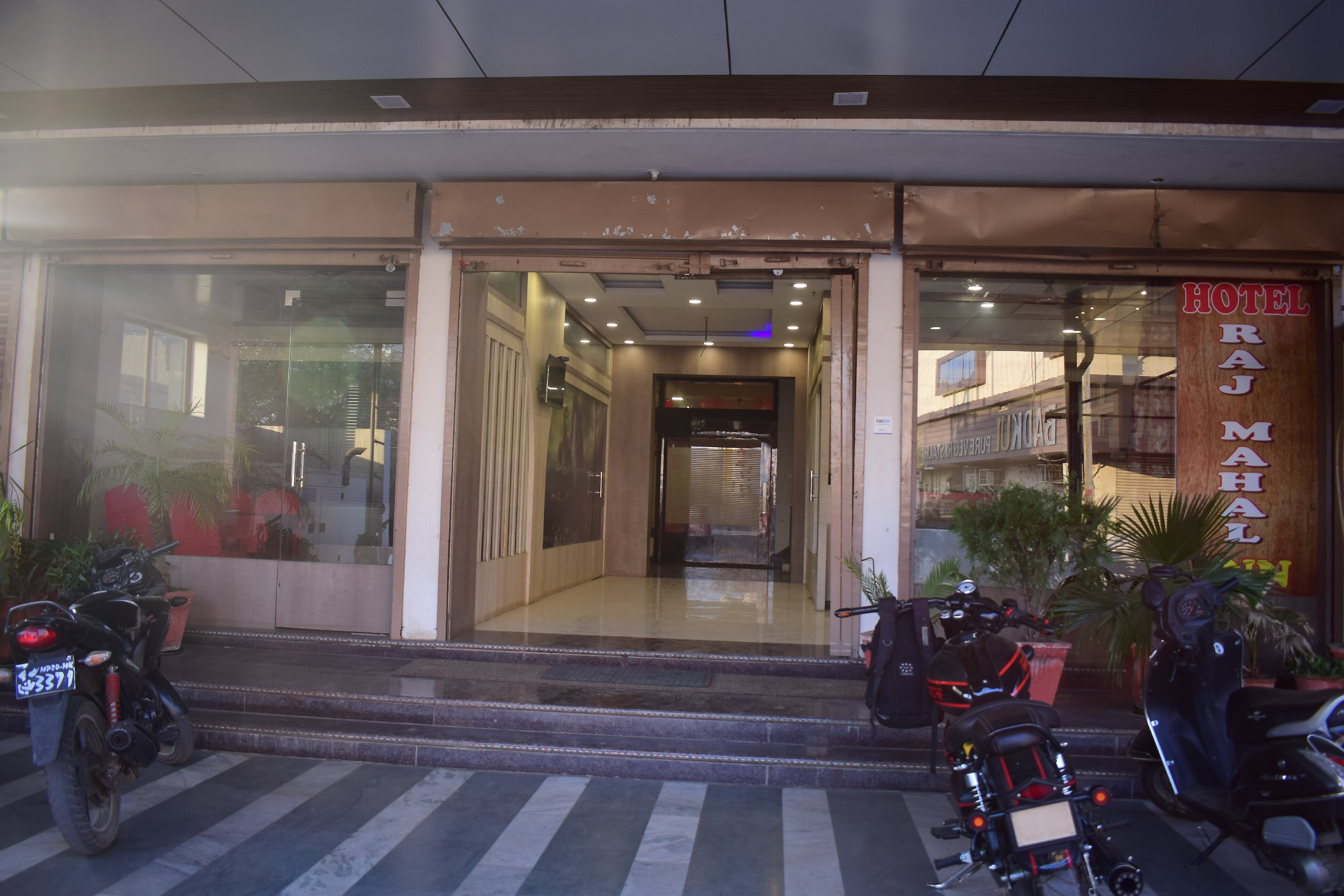 Hotel Rajmahal Inn - Tap to explore photos