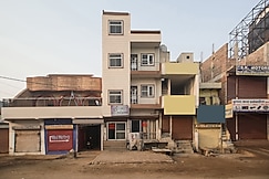 Brij Pushp Guest House, Govardhan