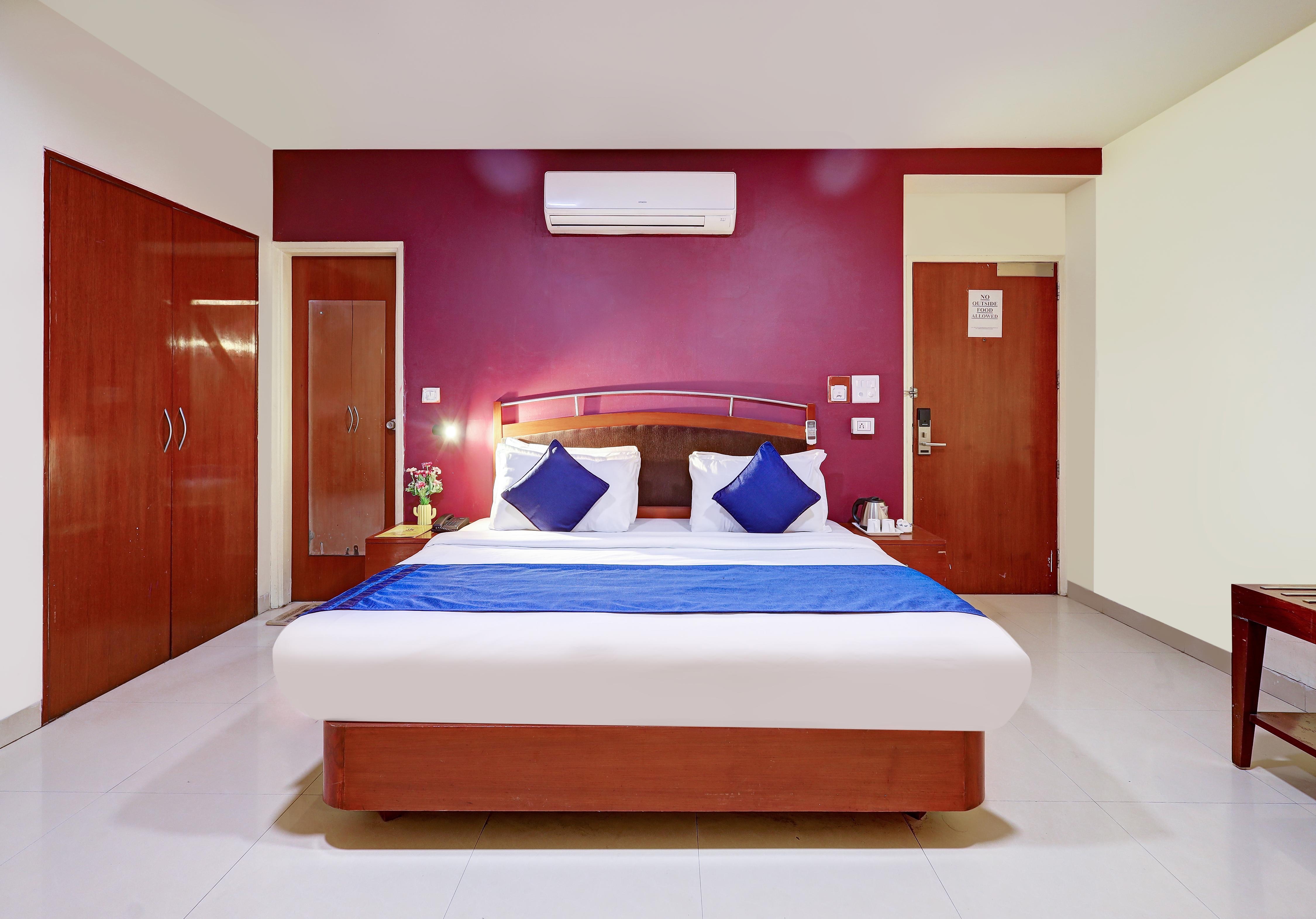 Hotel Divine Inn - NFC Delhi - Tap to explore photos