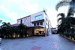 Topline Resort, Dhule