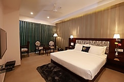 THE ONE HOTEL, Chhatrapati Sambhajinagar