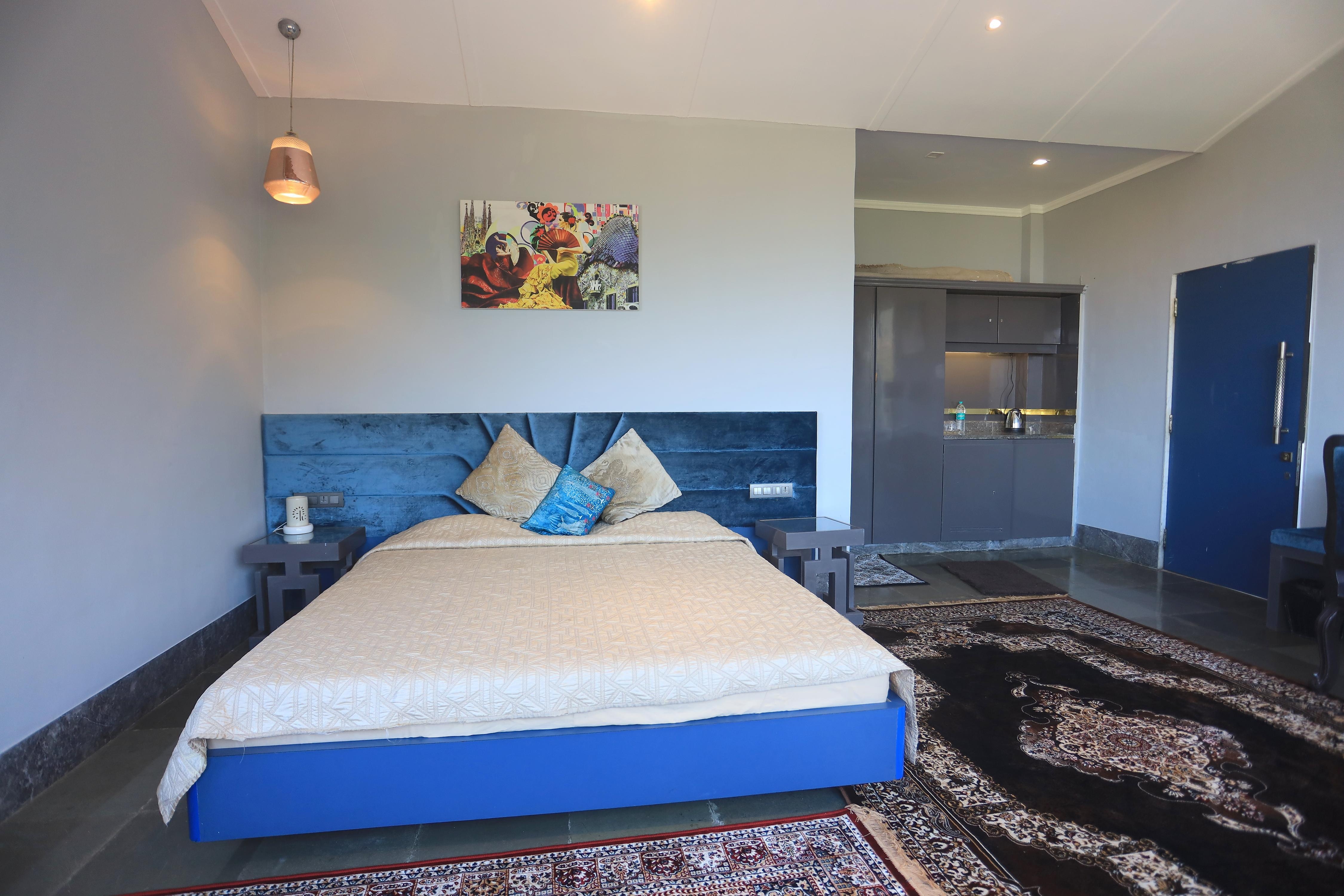 360 South, Lonavala