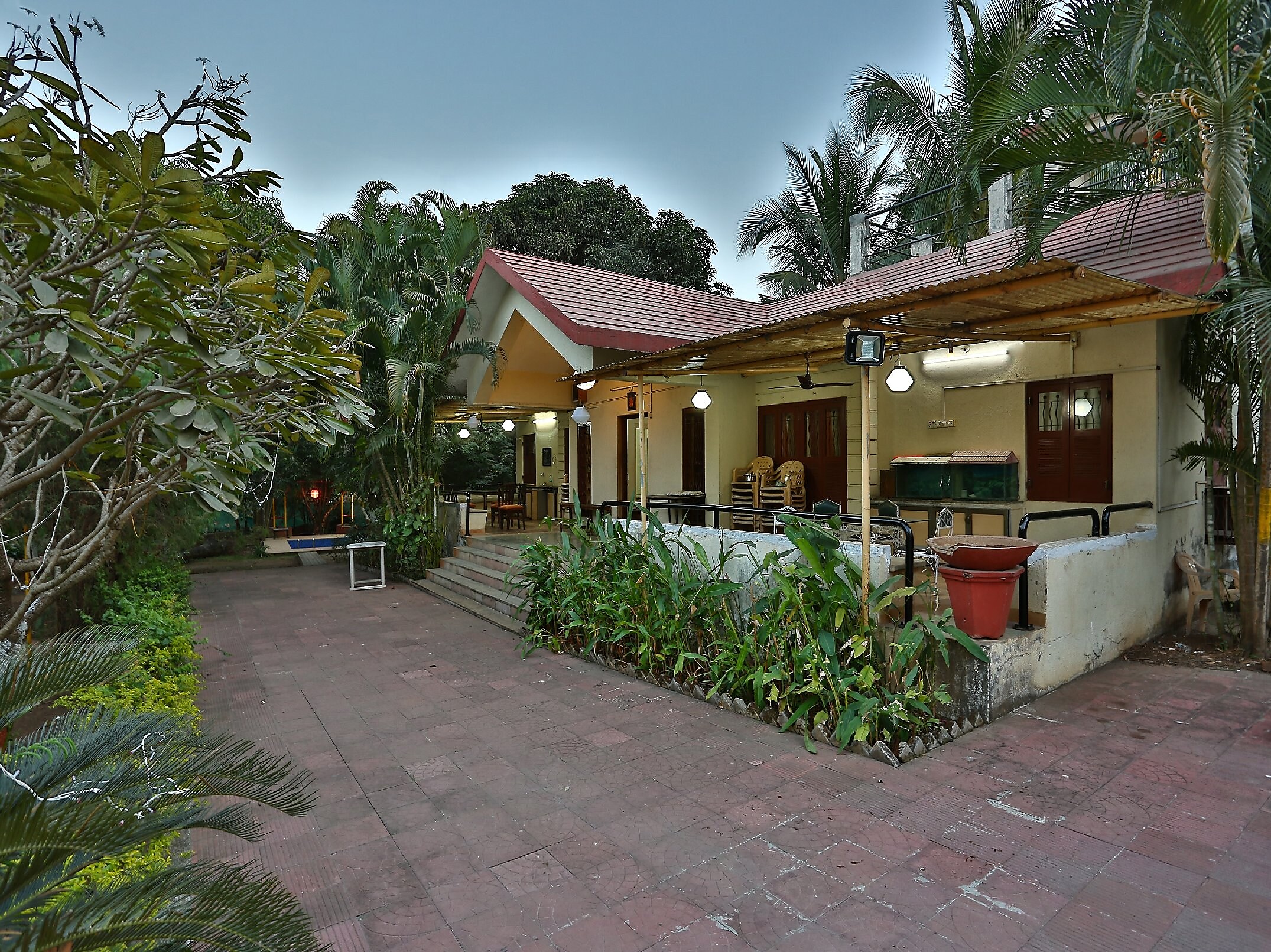 Goldmine 6 BHK Bungalow (6 BHK Accommodation) - Tap to explore photos