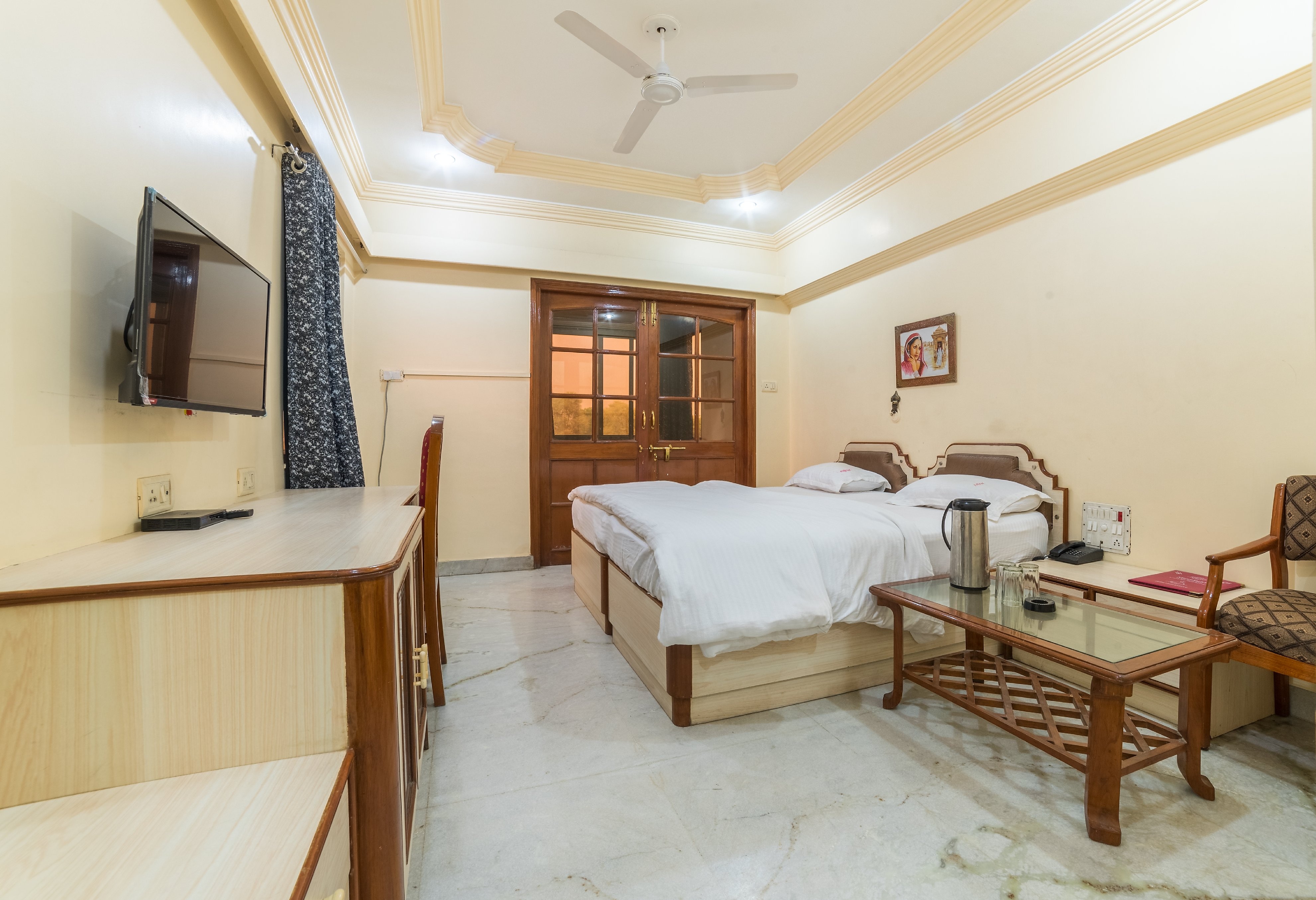 Hotel Mansarovar Vatika - Tap to explore photos