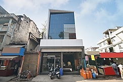 Hotel Girdhar, Indore