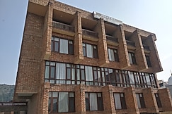 Hotel Tramboo Continental, Srinagar