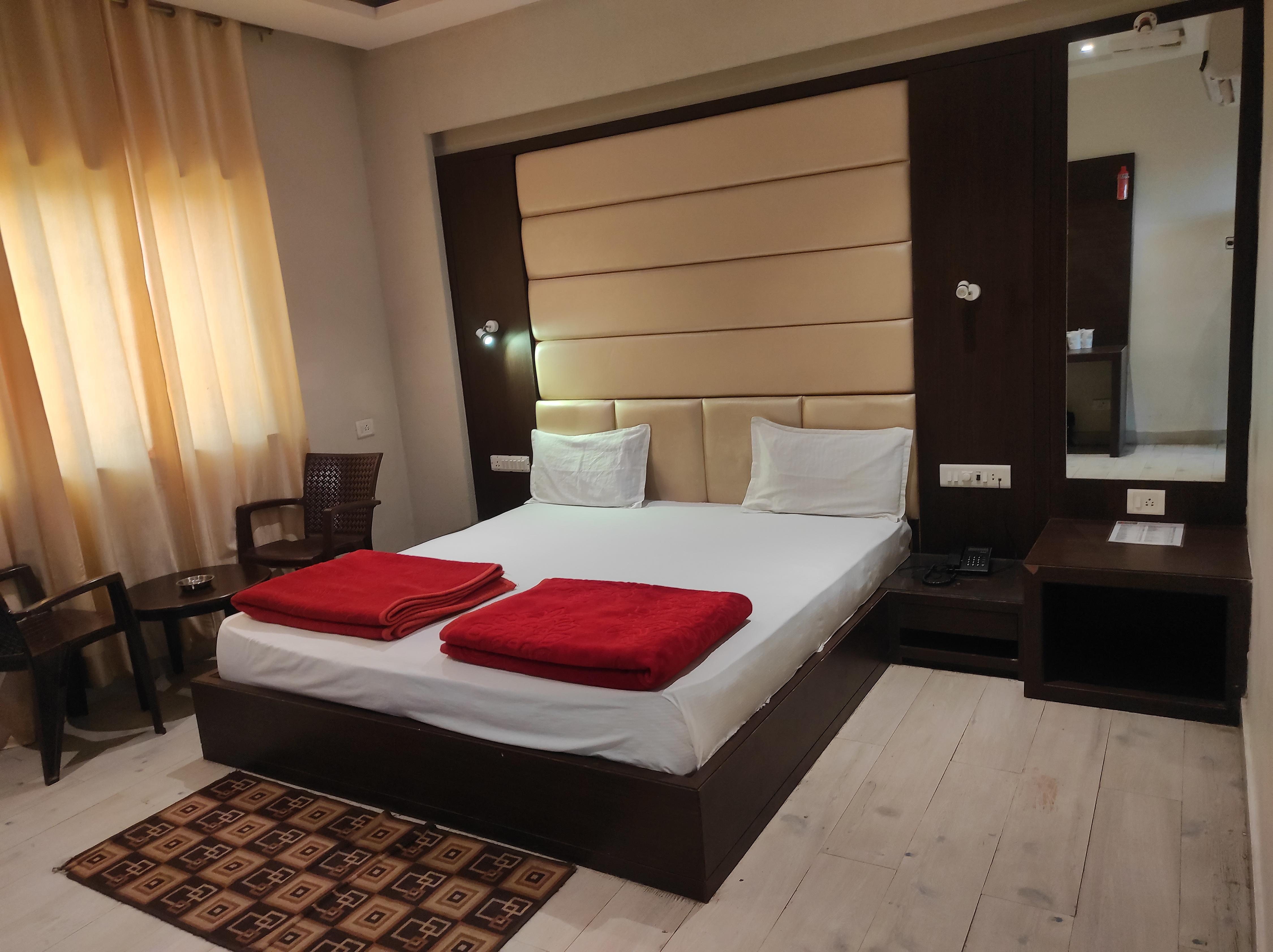 Hotel Lavanya Palace - Tap to explore photos