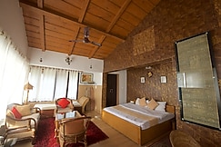 Magpie Retreat | Rooms & Caretaker, Bhowali