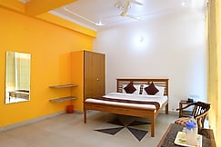 Hotel Gulmor Garden & Banquets, Jaipur