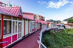 Aurevelle Kastura Resort Kanatal, Kanatal