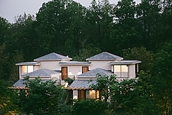 Saraca Resort & Spa Corbett, Sult