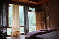 POOJA RIVER VIEW HOME STAY, Gushaini