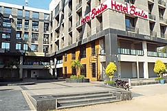 Berlin Hotel, Gandhinagar