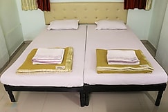 Hotel Manoj, Satara
