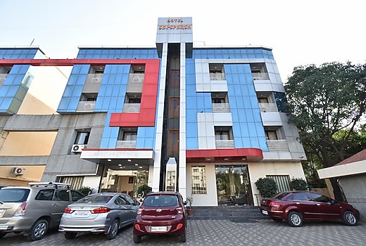 Hotel Sai Sparsh (Newly Renovated) - 150 Meters from Saibaba Temple