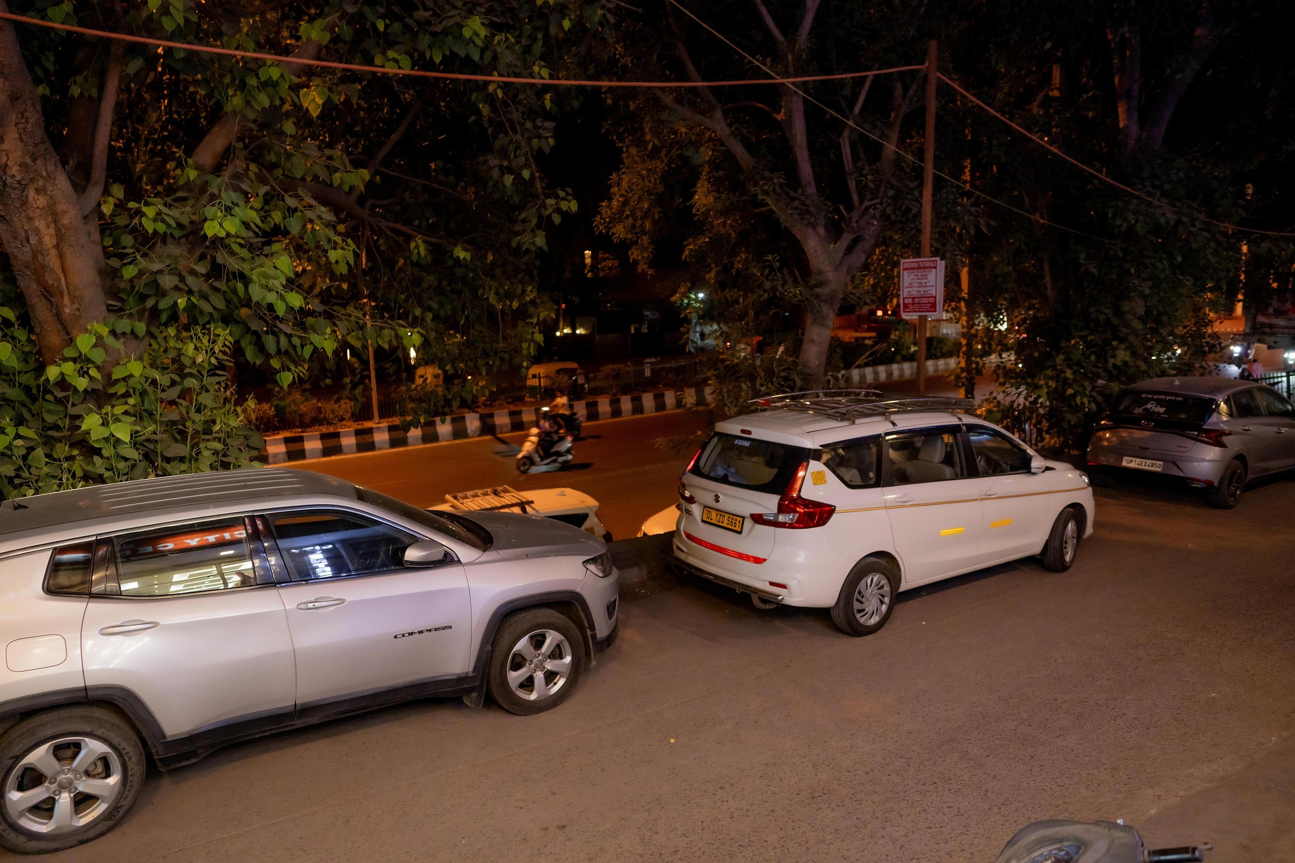 Hotel City Homes Near Nizamuddin Railway Station - Tap to explore photos
