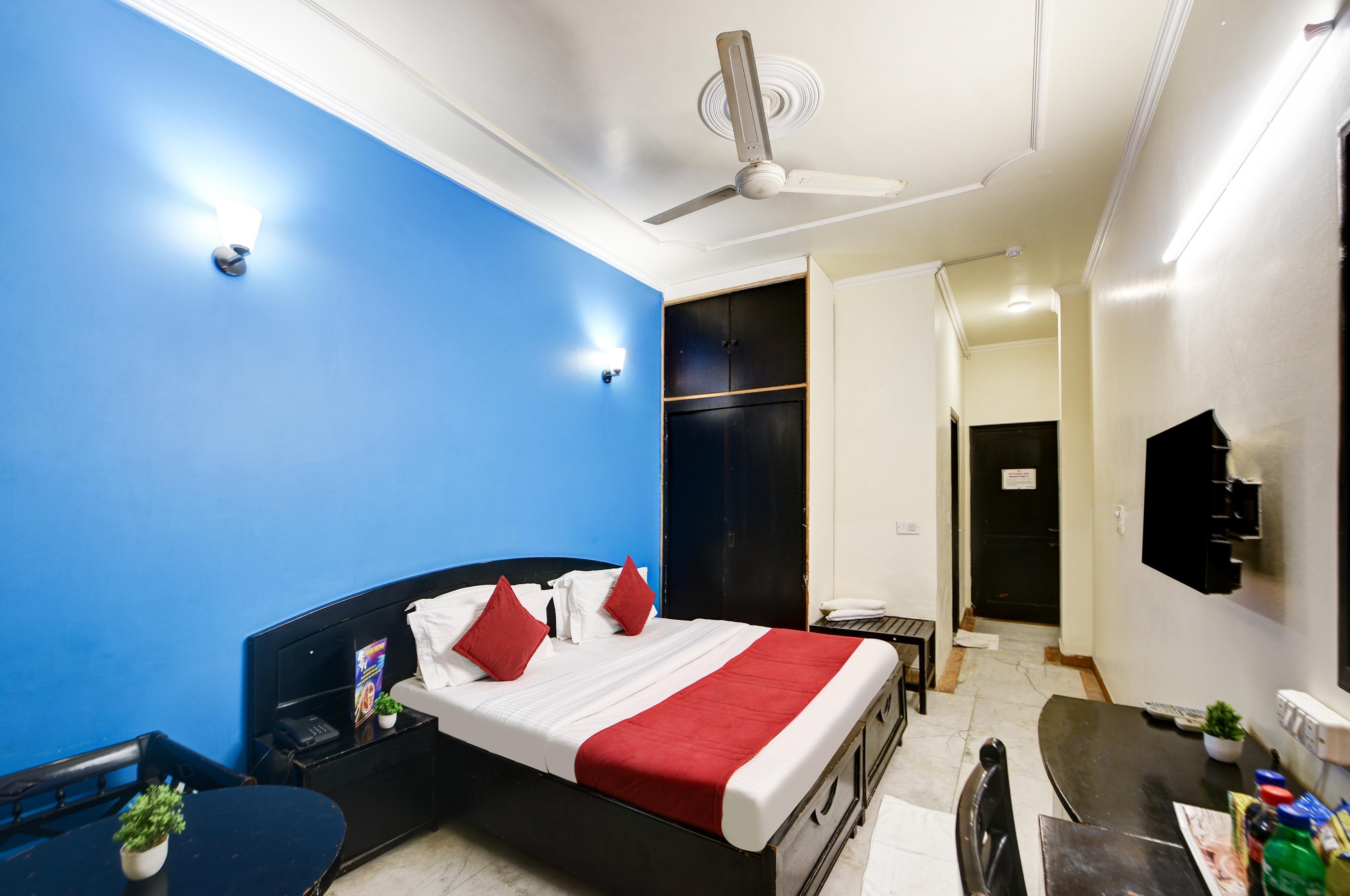 Hotel City Homes Near Nizamuddin Railway Station - Tap to explore photos