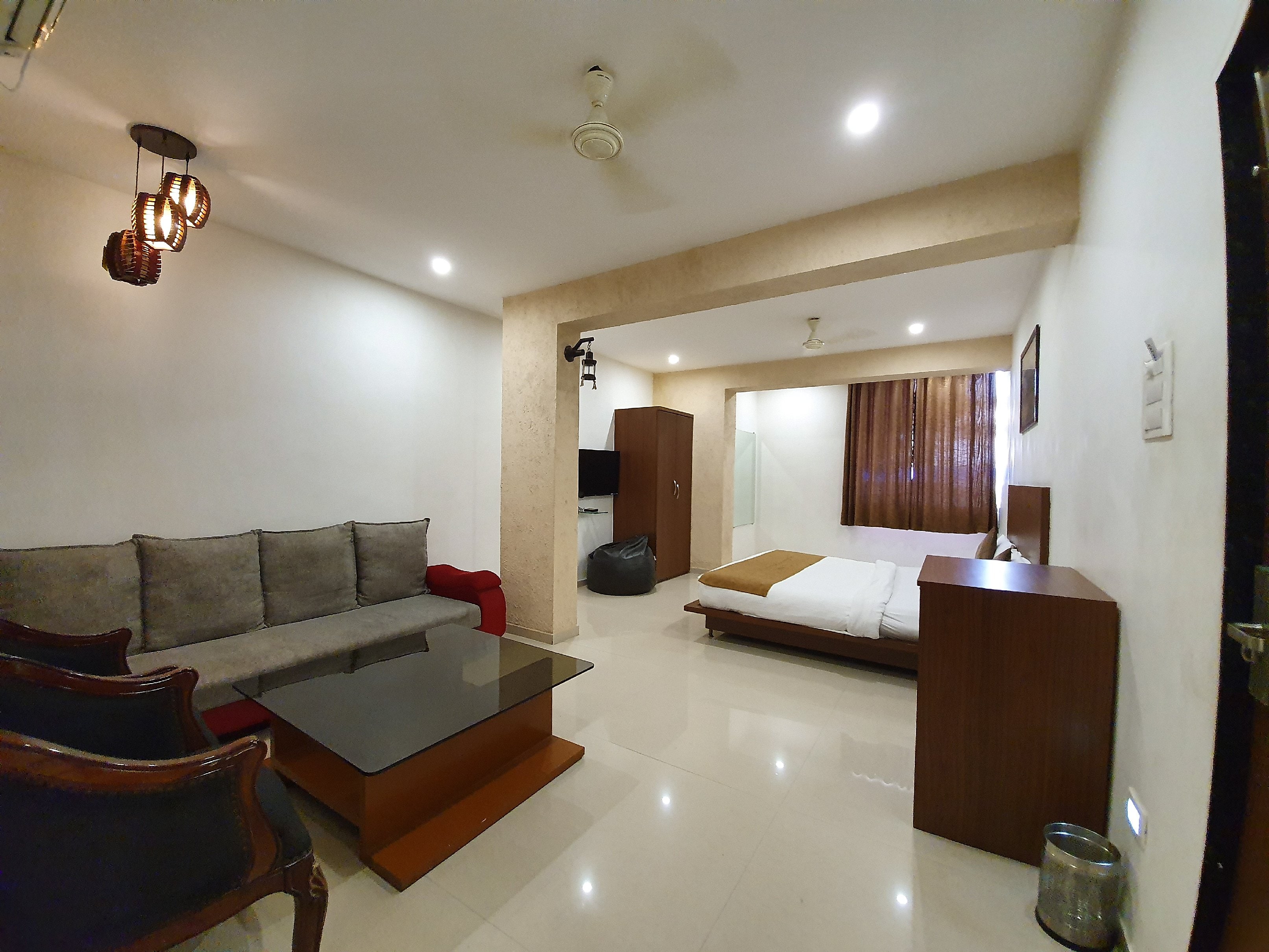 Road Facing Family Room 1