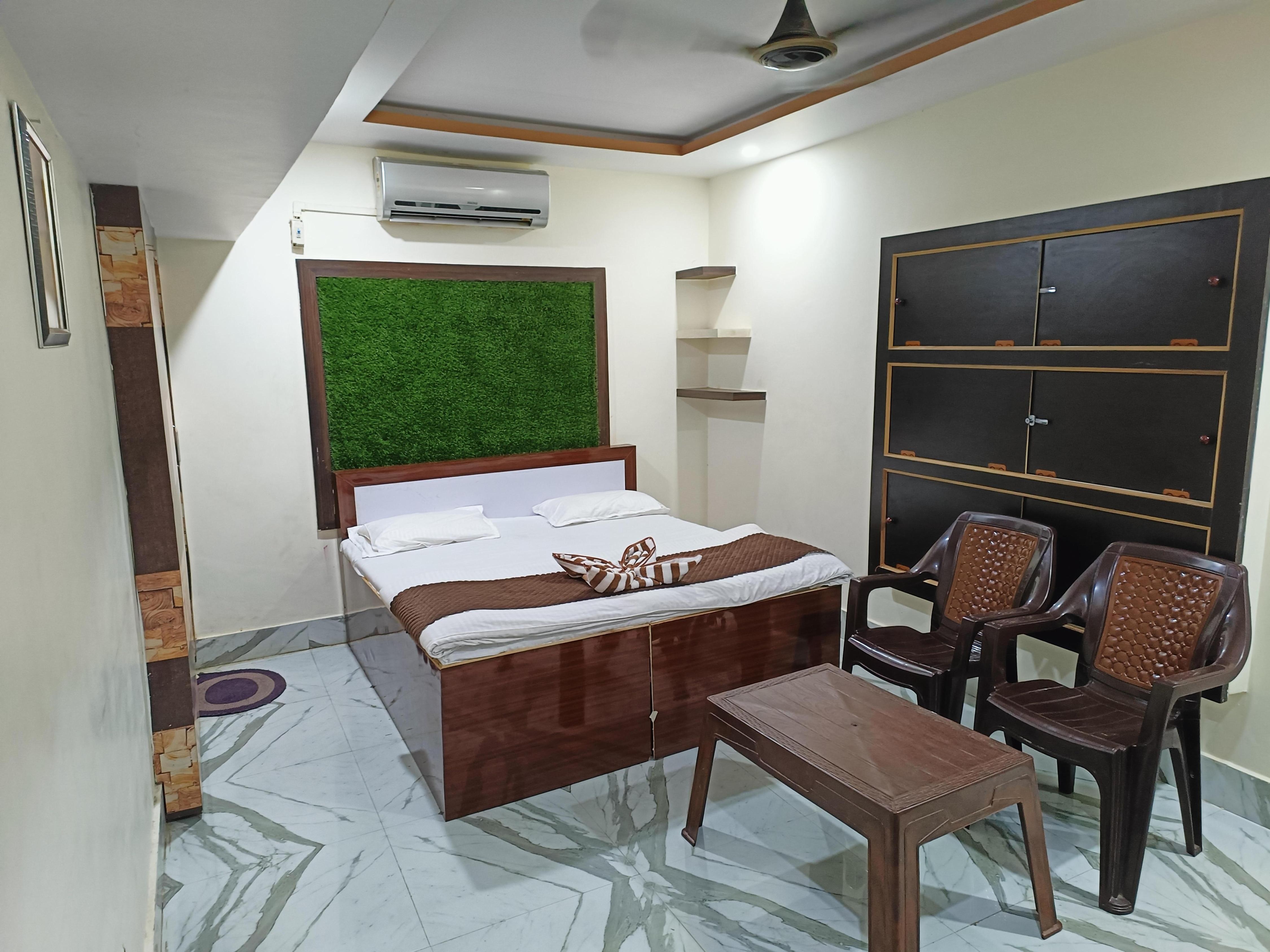 Omkar Guest House - Tap to explore photos