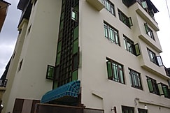 Hotel AAYAT, Srinagar