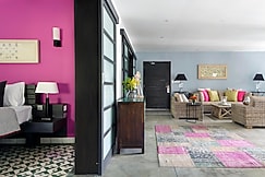 Owl and the Pussycat Hotel, Habaraduwa