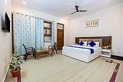 Hotel Warm Welcome Inn 51, Noida
