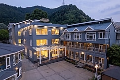 Hotel Grand Boulevard Srinagar, Srinagar