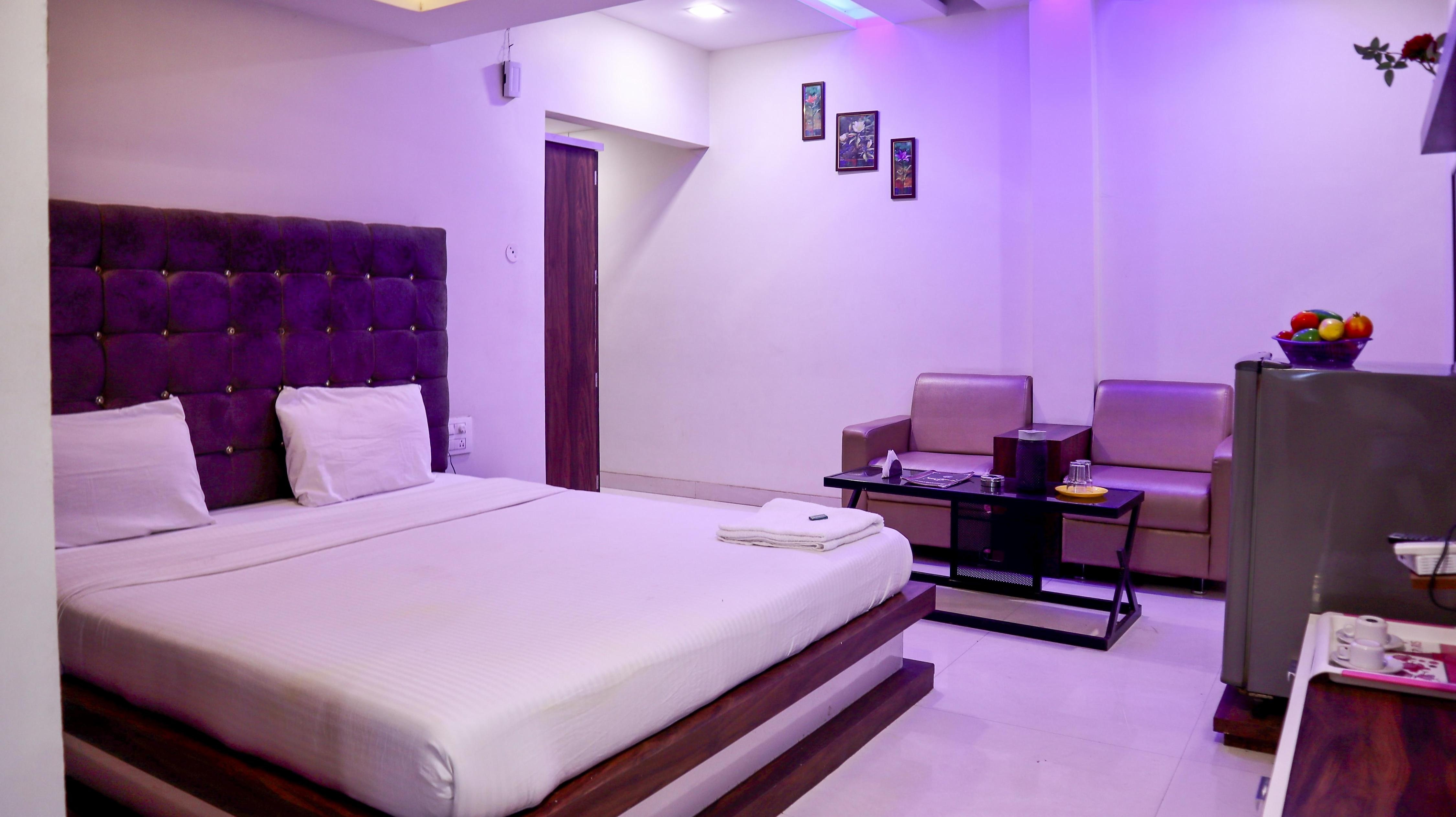 Hotel Vatika Inn , Sohagpur - Tap to explore photos