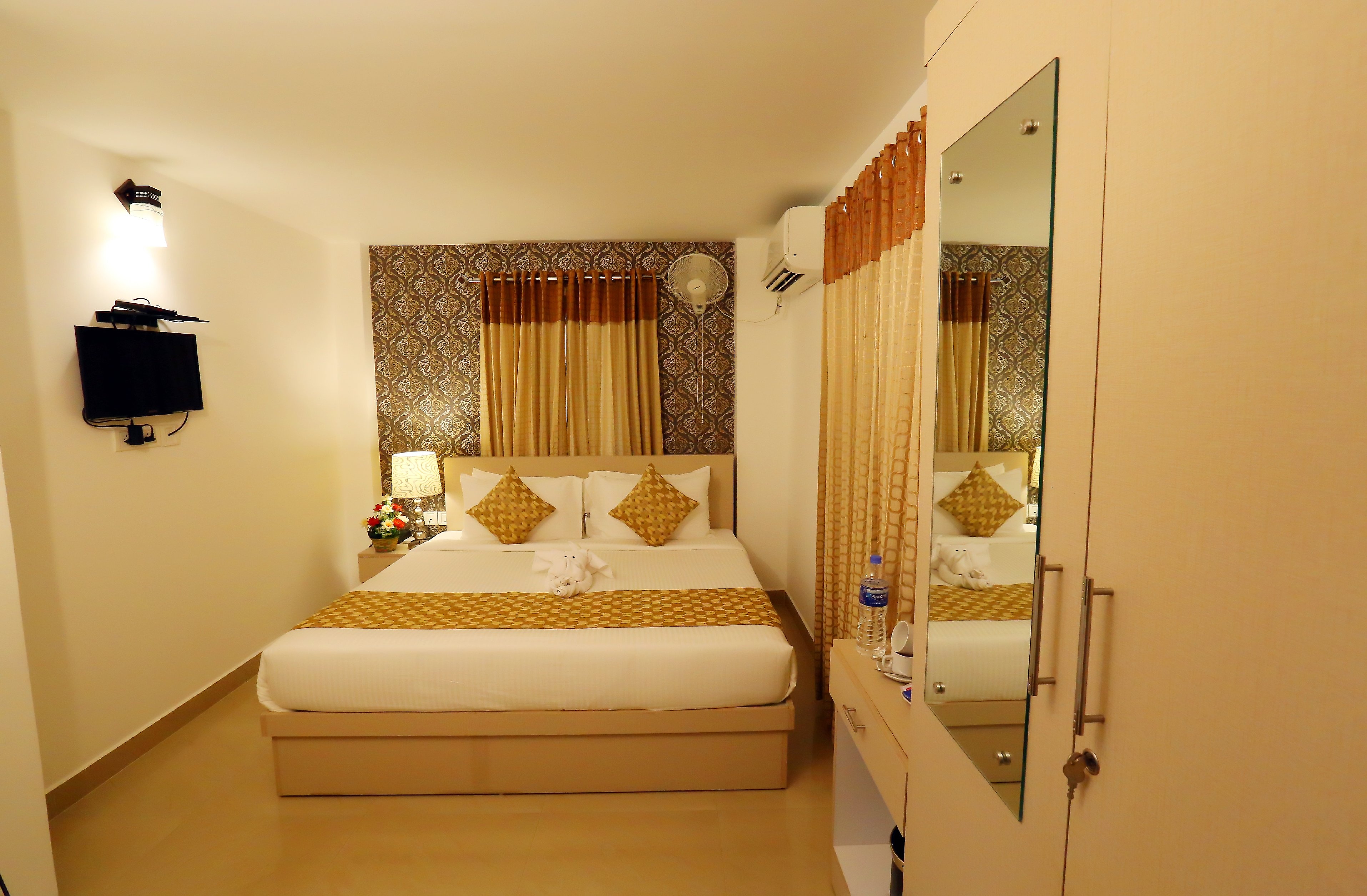 HOTEL SWARNA RESIDENCY - Tap to explore photos