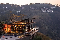 Zostel Plus Panchgani, Wai