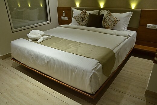 Hotel Blue Lagoons Manjalpur Near Makarpura Vadodara Hotel Price Address Reviews