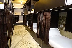 Sunshine Backpackers Mumbai Airport, Mumbai