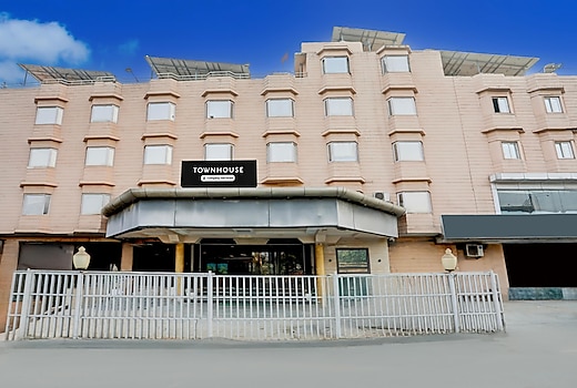 Super Townhouse Padav Square Gwalior formerly Hotel Shelter