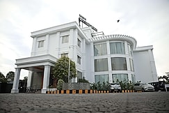Hotel Wyte Portico, Chenganoor
