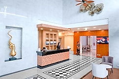 فينيكس هوتل كارون بيتش, فوكيت