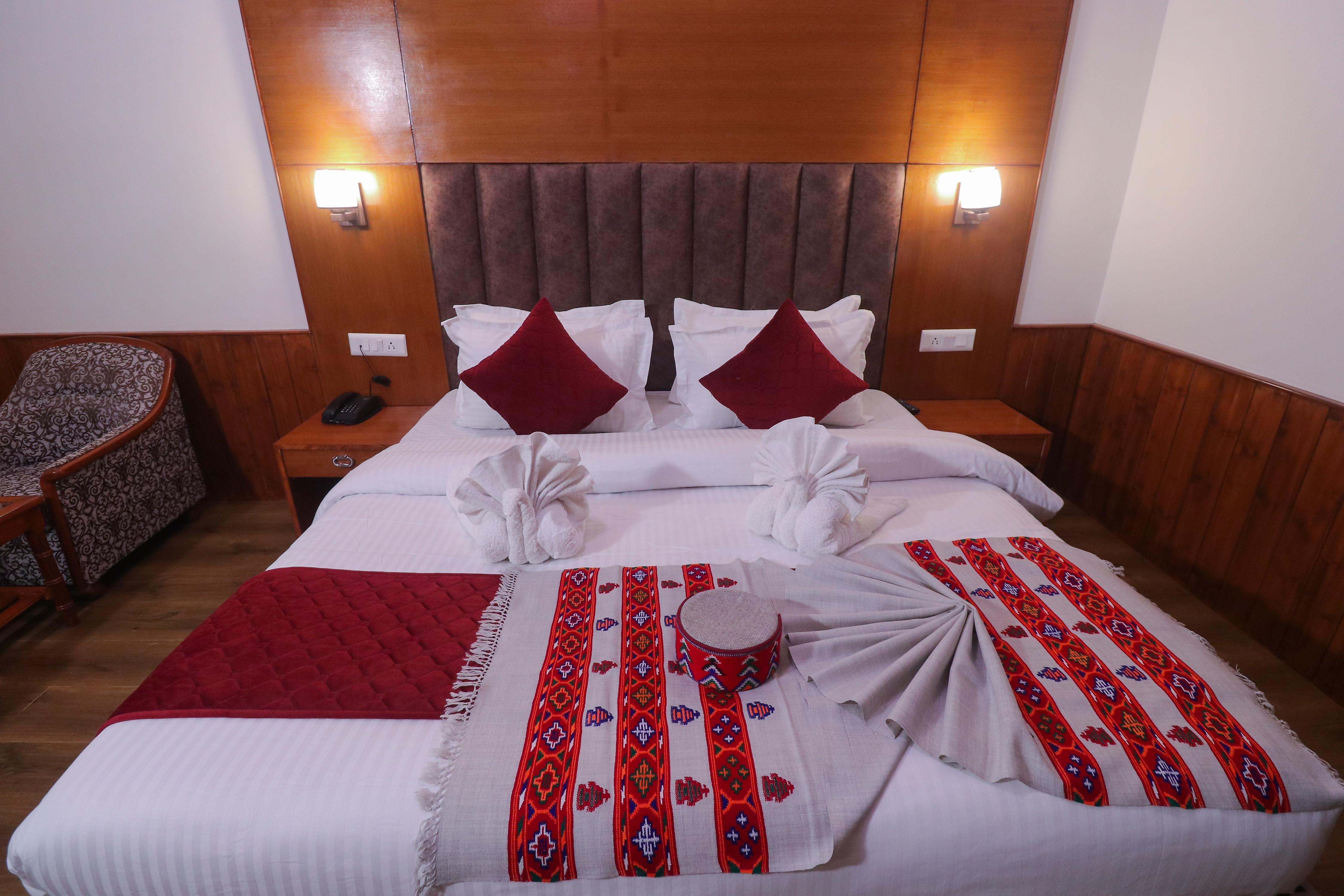 MANALI RETREAT RESORT AND SPA - Tap to explore photos