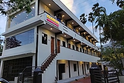 Alankar Lodge &Party hall, Kutralam