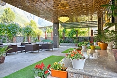 Hotel The Montreal Near by Dal Lake, Srinagar