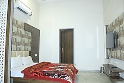 Devista Hotel | Rooms in a Homestay, Amritsar