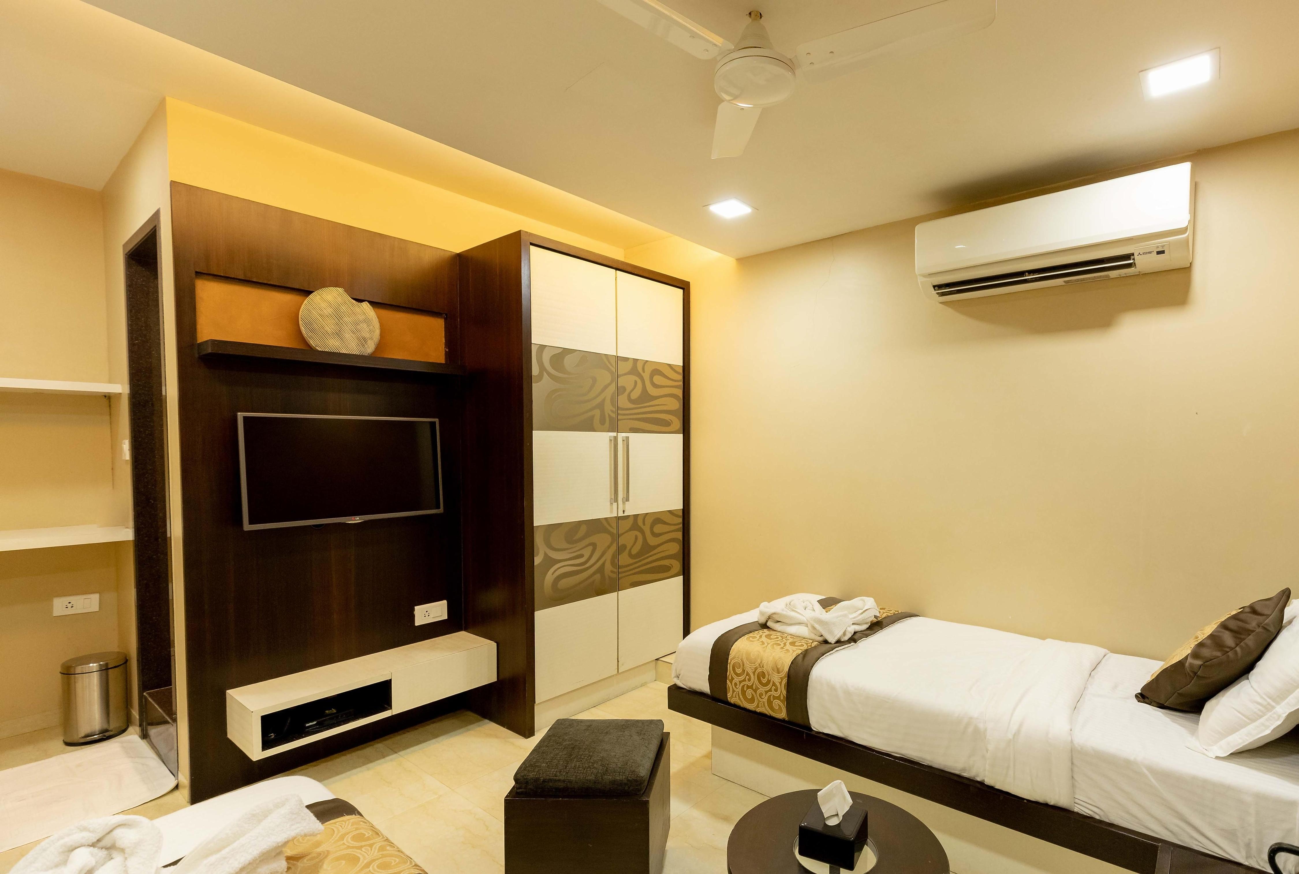 The Majlis Hotel Colaba Mumbai 2